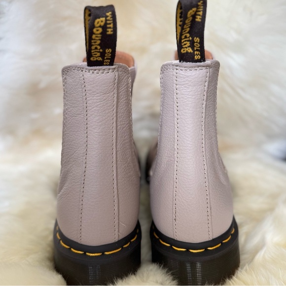 Dr. Martens Women's 2976 Chelsea Boot Vintage Taupe Leather Virginia Retail $190 - Picture 6 of 8